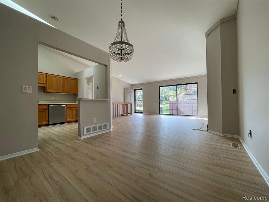 38934 COUNTRY Circle, Farmington Hills, MI 48331 — Photo 6