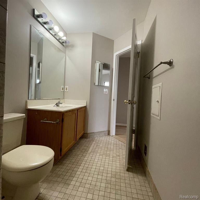 38934 COUNTRY Circle, Farmington Hills, MI 48331 — Photo 10