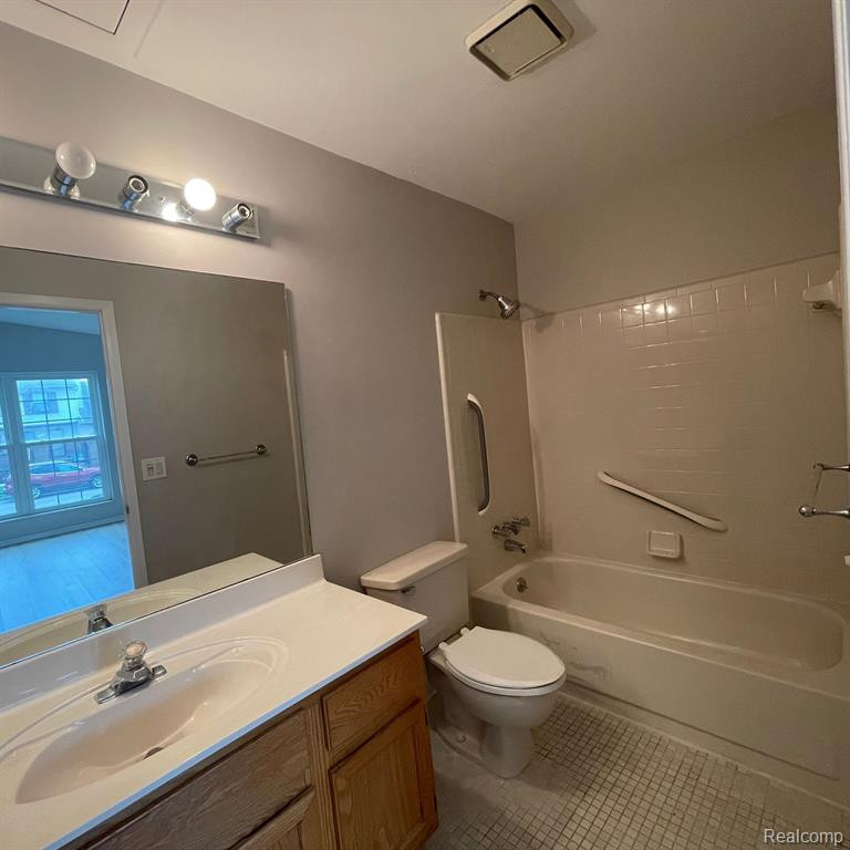 38934 COUNTRY Circle, Farmington Hills, MI 48331 — Photo 13