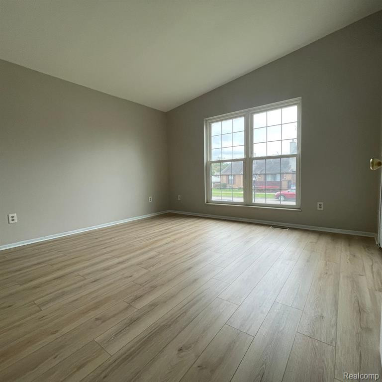 38934 COUNTRY Circle, Farmington Hills, MI 48331 — Photo 14