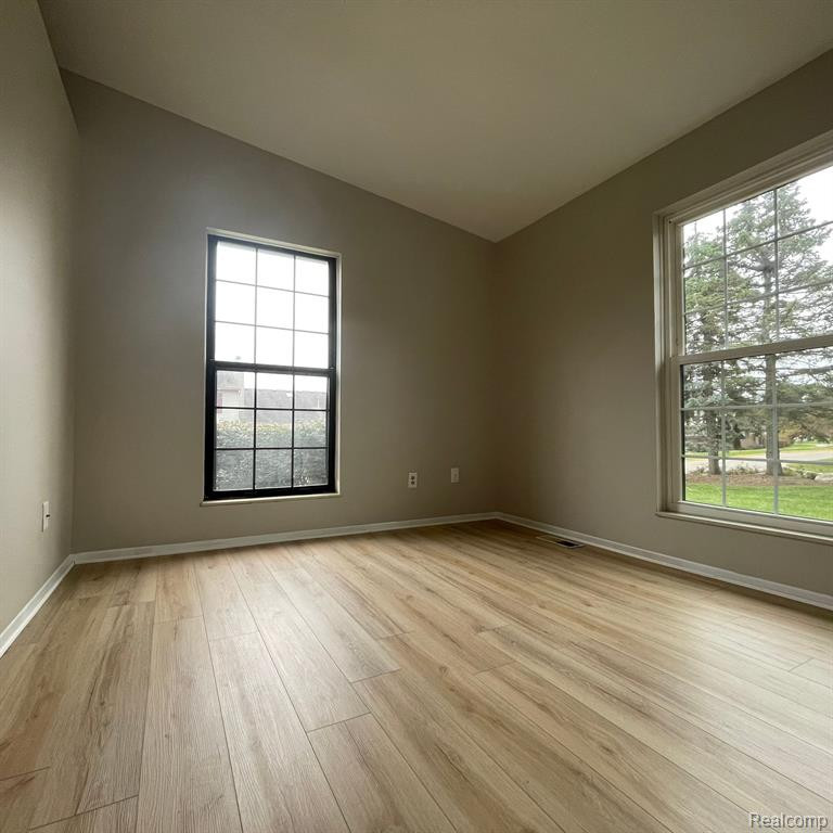 38934 COUNTRY Circle, Farmington Hills, MI 48331 — Photo 15