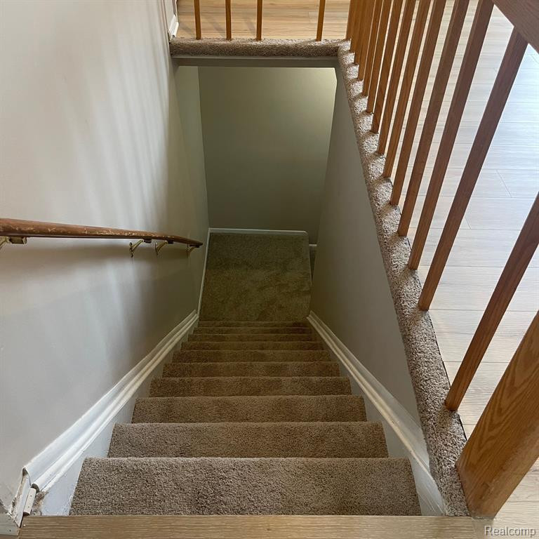 38934 COUNTRY Circle, Farmington Hills, MI 48331 — Photo 16