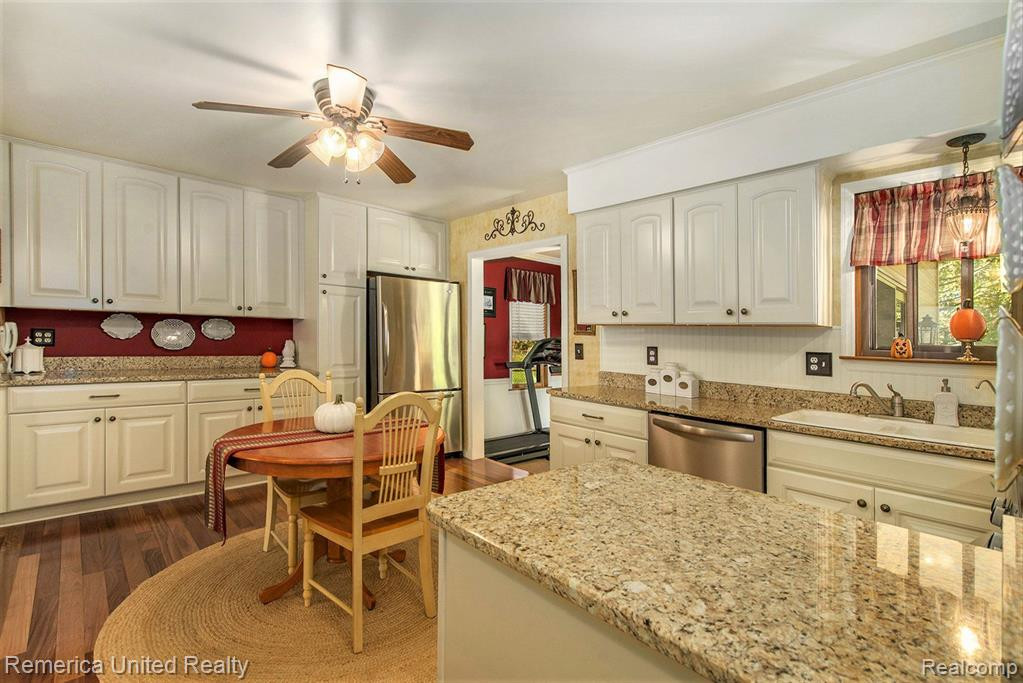 43656 LAURELWOOD Drive, Canton, MI 48187 — Photo 10