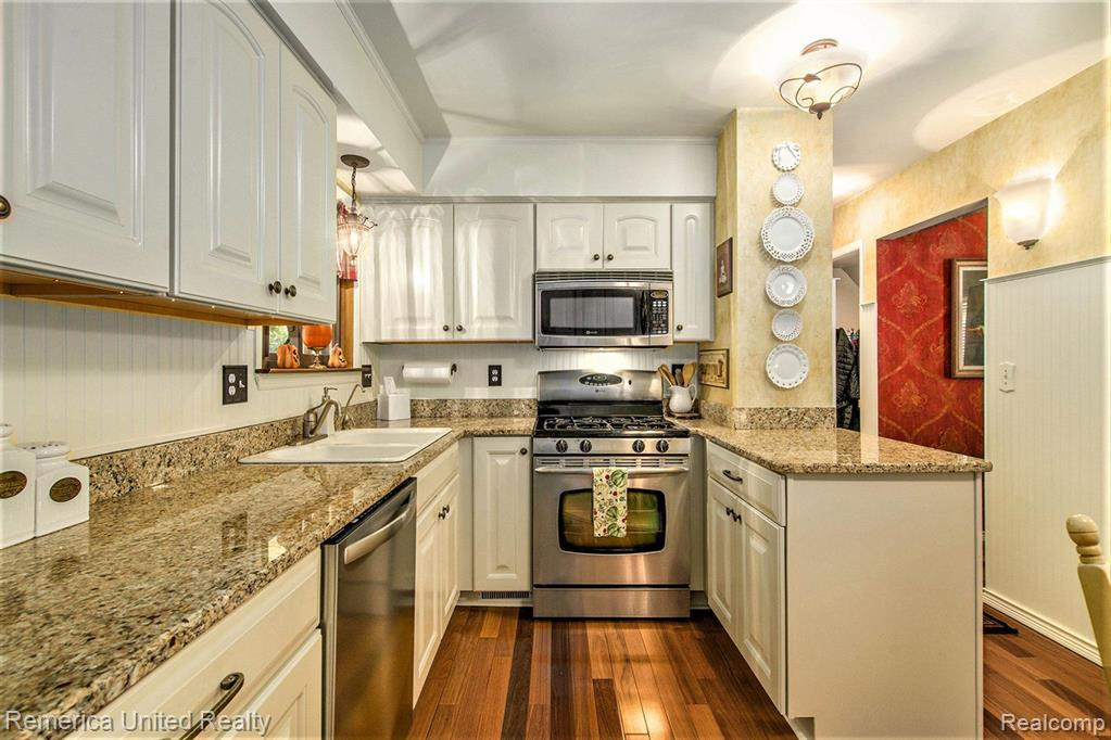 43656 LAURELWOOD Drive, Canton, MI 48187 — Photo 11