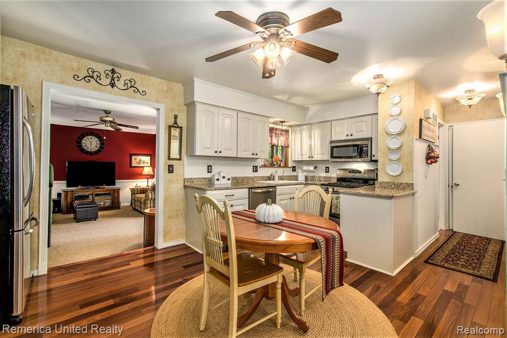 43656 LAURELWOOD Drive, Canton, MI 48187 — Photo 17
