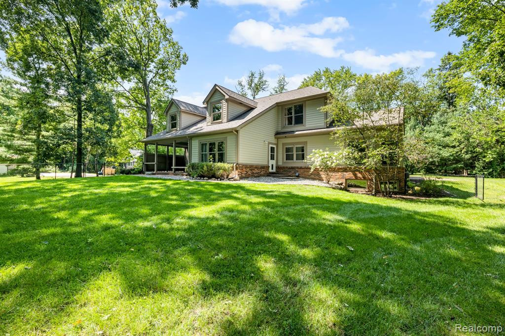 5532 Evergreen Avenue, Orchard Lake Village, MI 48324 — Photo 2