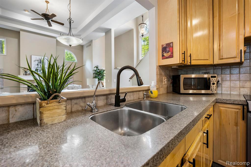 5532 Evergreen Avenue, Orchard Lake Village, MI 48324 — Photo 10