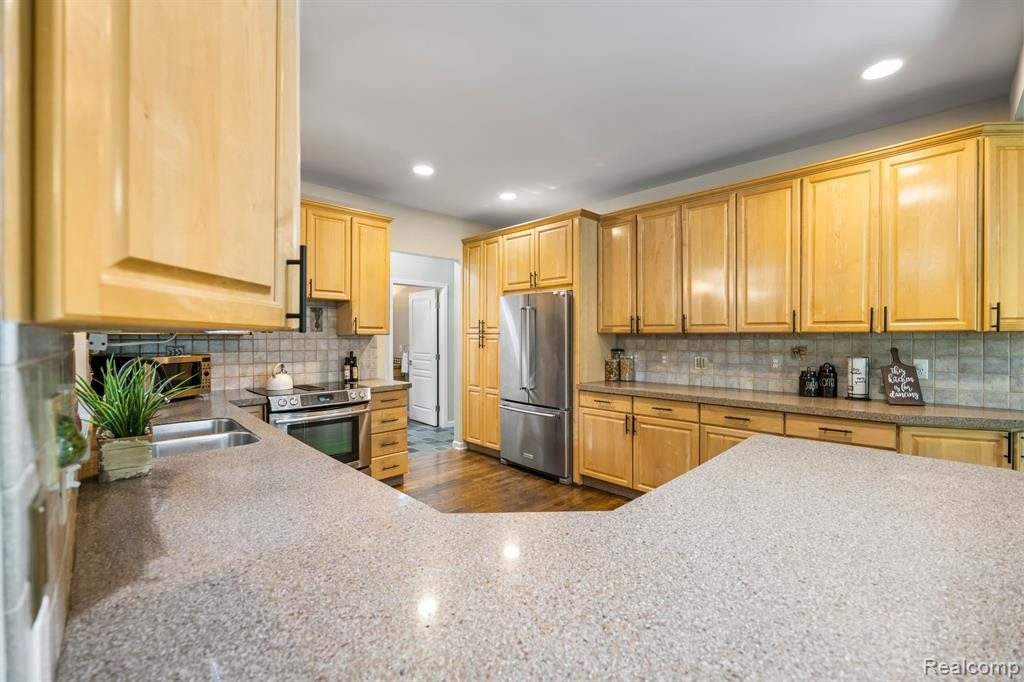 5532 Evergreen Avenue, Orchard Lake Village, MI 48324 — Photo 11