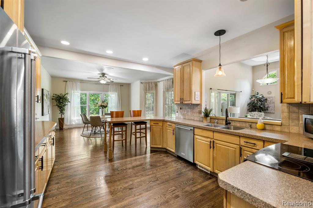5532 Evergreen Avenue, Orchard Lake Village, MI 48324 — Photo 12