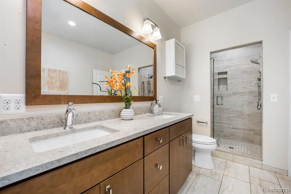 5532 Evergreen Avenue, Orchard Lake Village, MI 48324 — Photo 19
