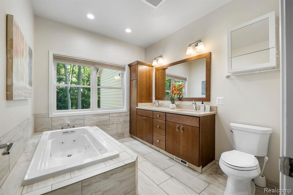 5532 Evergreen Avenue, Orchard Lake Village, MI 48324 — Photo 20