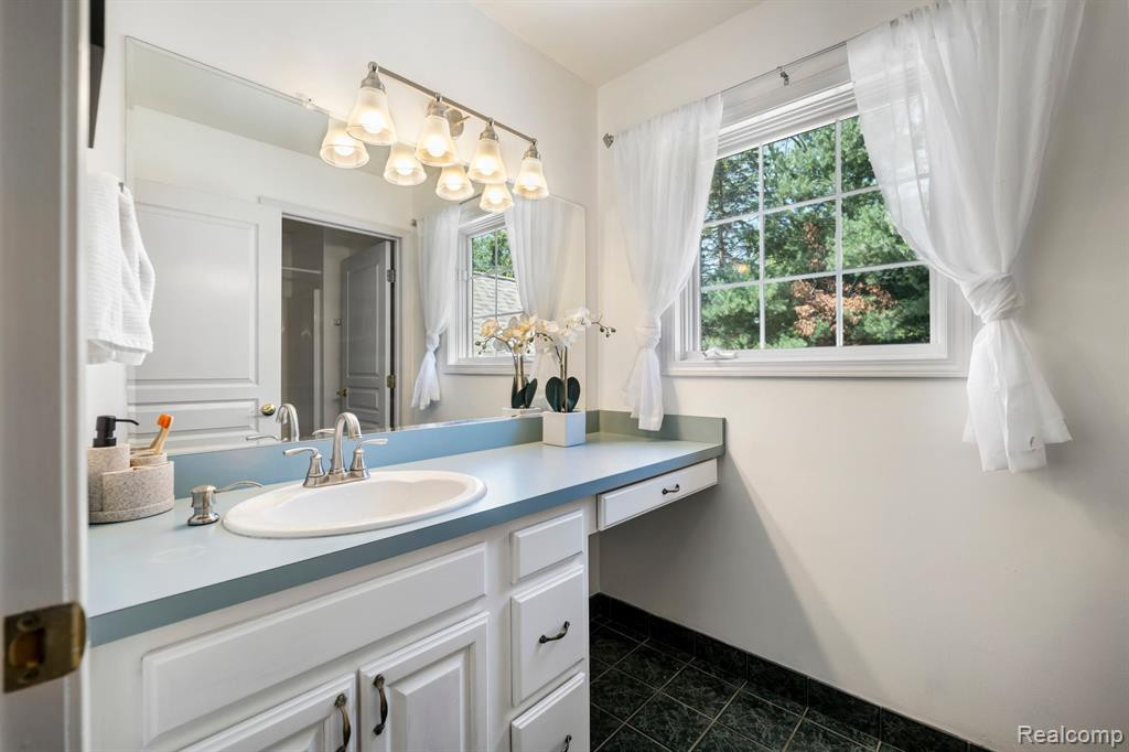 5532 Evergreen Avenue, Orchard Lake Village, MI 48324 — Photo 26