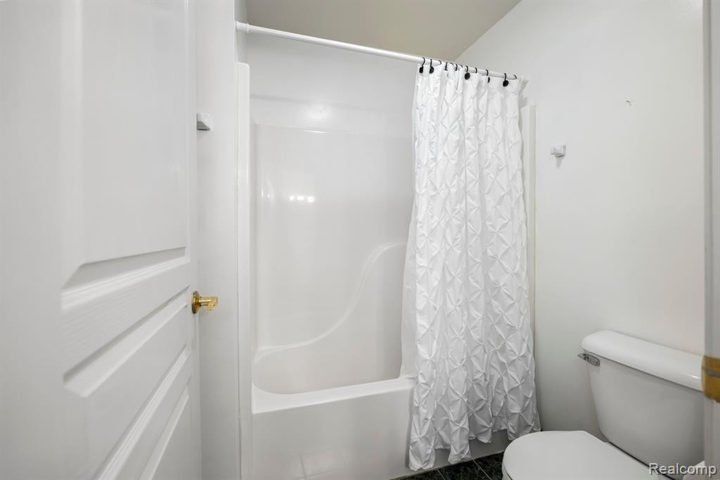 5532 Evergreen Avenue, Orchard Lake Village, MI 48324 — Photo 27