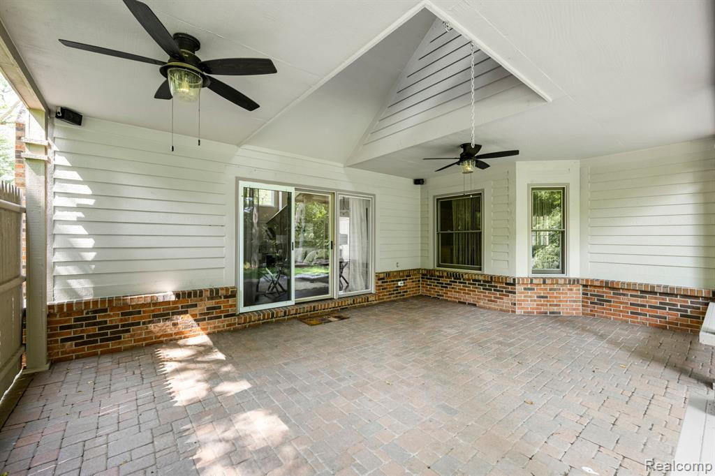 5532 Evergreen Avenue, Orchard Lake Village, MI 48324 — Photo 35