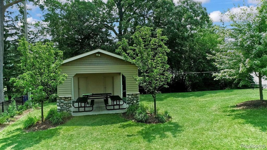 5532 Evergreen Avenue, Orchard Lake Village, MI 48324 — Photo 38