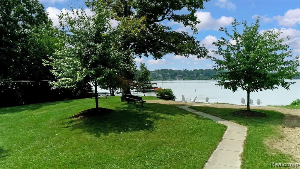 5532 Evergreen Avenue, Orchard Lake Village, MI 48324 — Photo 54