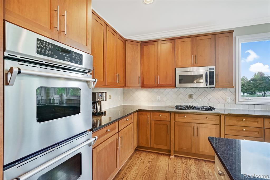 17692 Parkshore Drive, Northville, MI 48168 — Photo 16