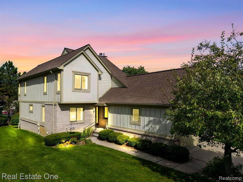 805 RED MAPLE Lane, Wixom, MI 48393 — front exterior