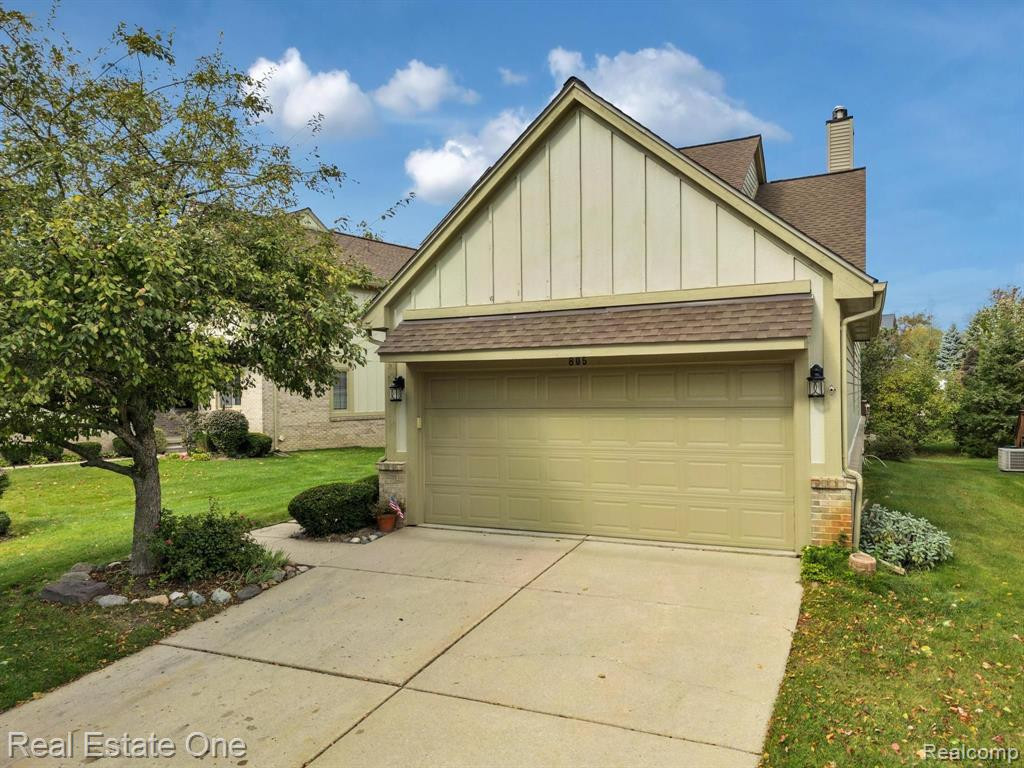 805 RED MAPLE Lane, Wixom, MI 48393 — Photo 3