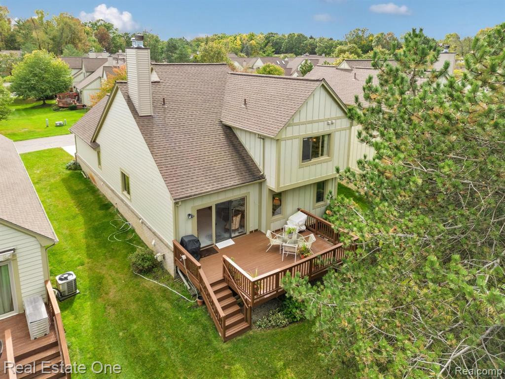805 RED MAPLE Lane, Wixom, MI 48393 — Photo 5