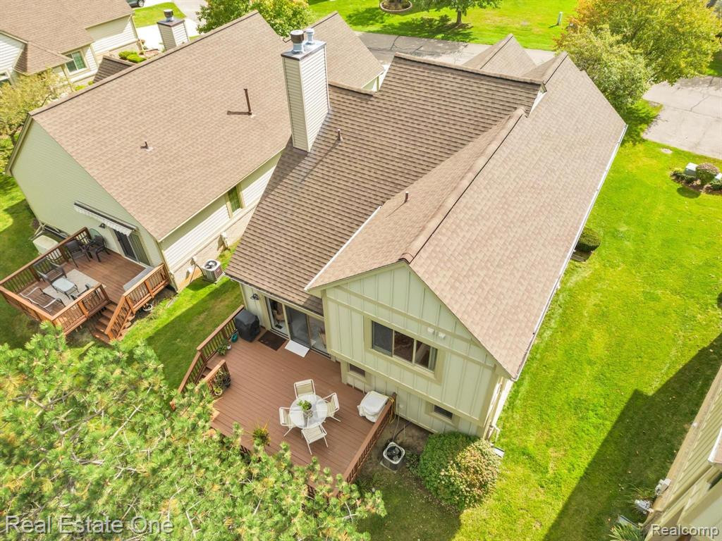805 RED MAPLE Lane, Wixom, MI 48393 — Photo 6