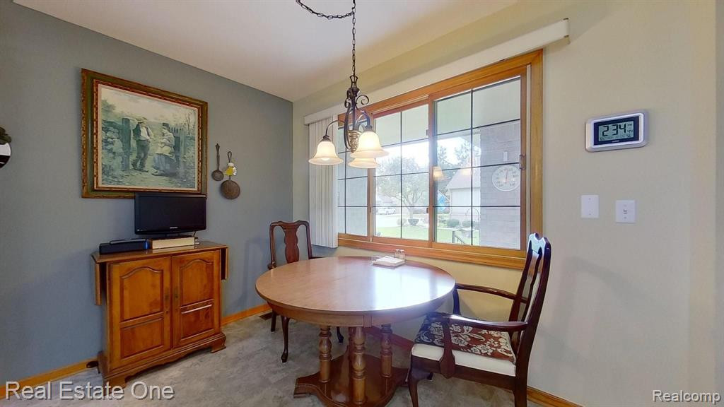 805 RED MAPLE Lane, Wixom, MI 48393 — Photo 19