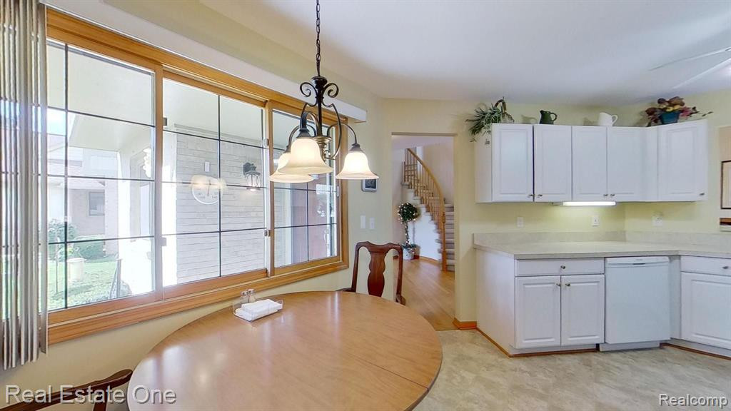 805 RED MAPLE Lane, Wixom, MI 48393 — Photo 20