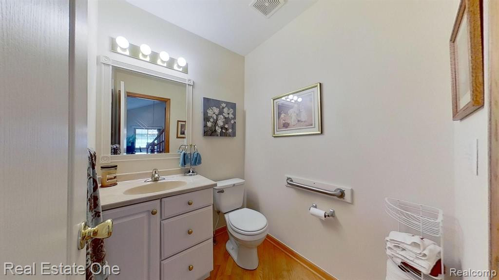 805 RED MAPLE Lane, Wixom, MI 48393 — Photo 24
