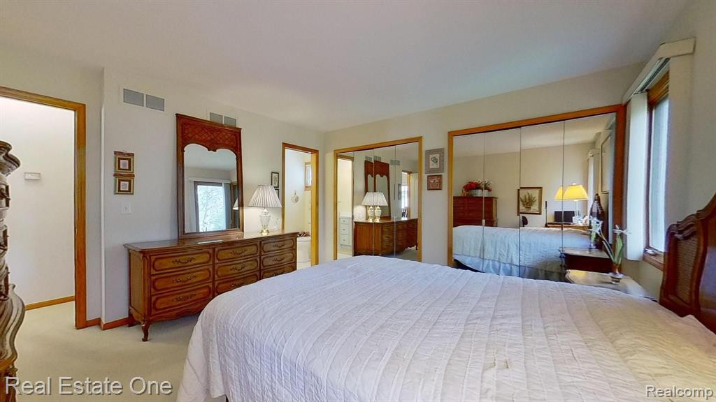 805 RED MAPLE Lane, Wixom, MI 48393 — Photo 32