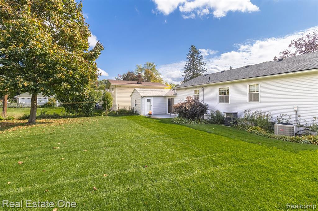 192 Wanda Street, Wolverine Lake, MI 48390 — Photo 3