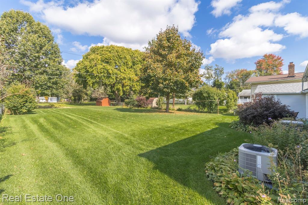 192 Wanda Street, Wolverine Lake, MI 48390 — Photo 4