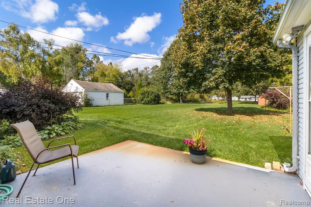 192 Wanda Street, Wolverine Lake, MI 48390 — Photo 8