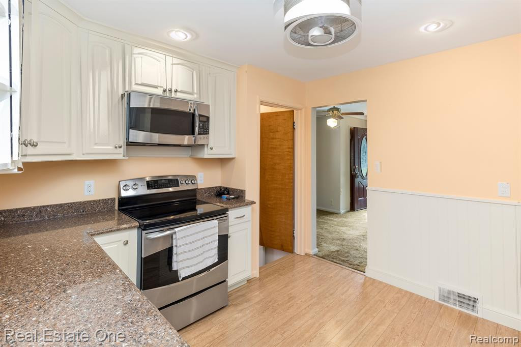 192 Wanda Street, Wolverine Lake, MI 48390 — Photo 16