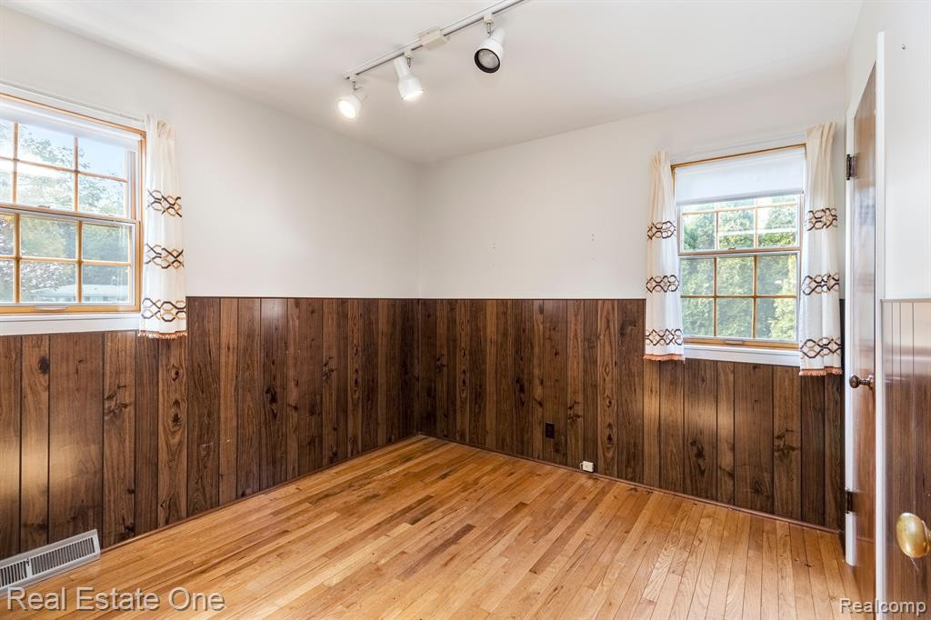 192 Wanda Street, Wolverine Lake, MI 48390 — Photo 24