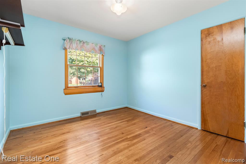 192 Wanda Street, Wolverine Lake, MI 48390 — Photo 26