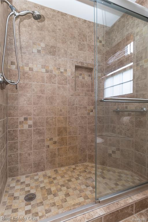 192 Wanda Street, Wolverine Lake, MI 48390 — Photo 30