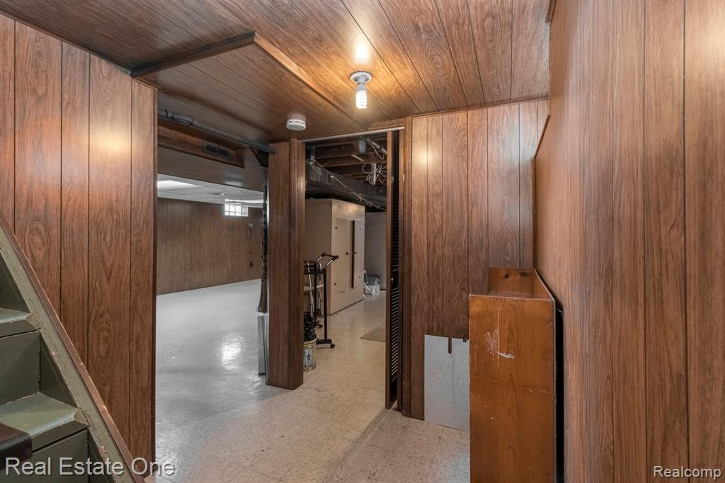 192 Wanda Street, Wolverine Lake, MI 48390 — Photo 33