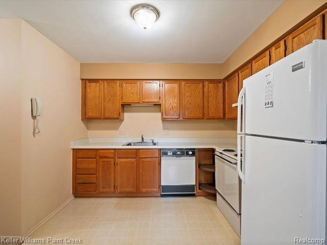 470 BALDWIN Avenue, 15, Rochester, MI 48307 — Photo 11