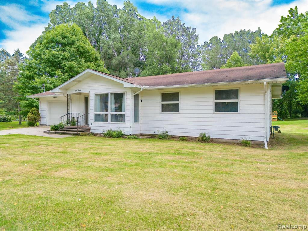 311 VERNAL Avenue, Stockbridge, MI 49285 — Photo 3