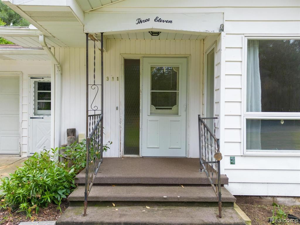 311 VERNAL Avenue, Stockbridge, MI 49285 — Photo 11