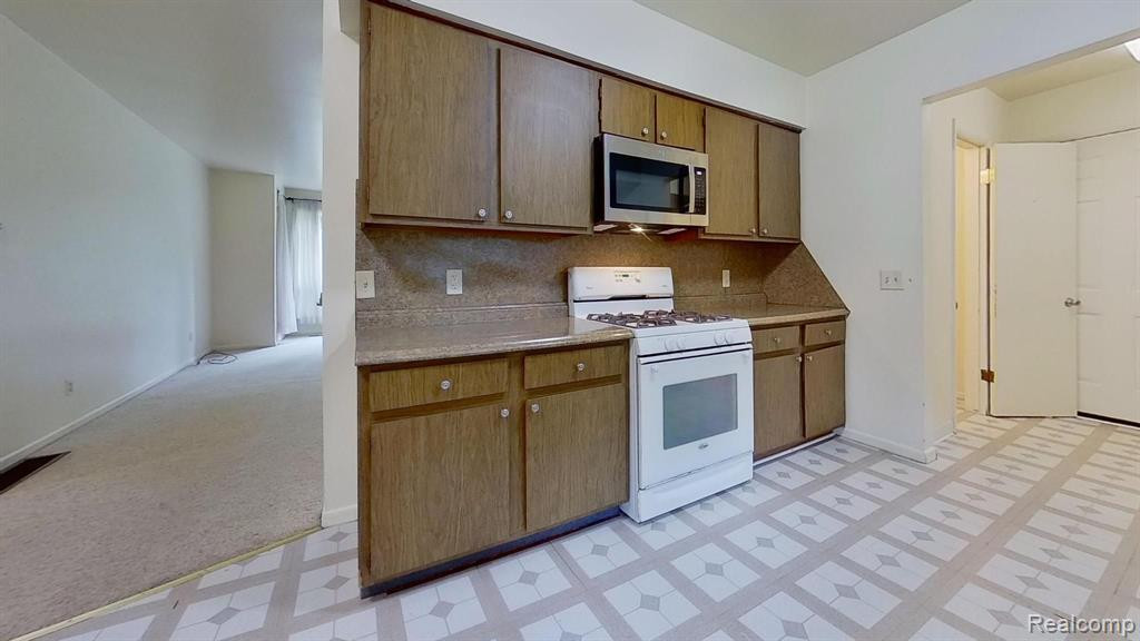 311 VERNAL Avenue, Stockbridge, MI 49285 — Photo 13