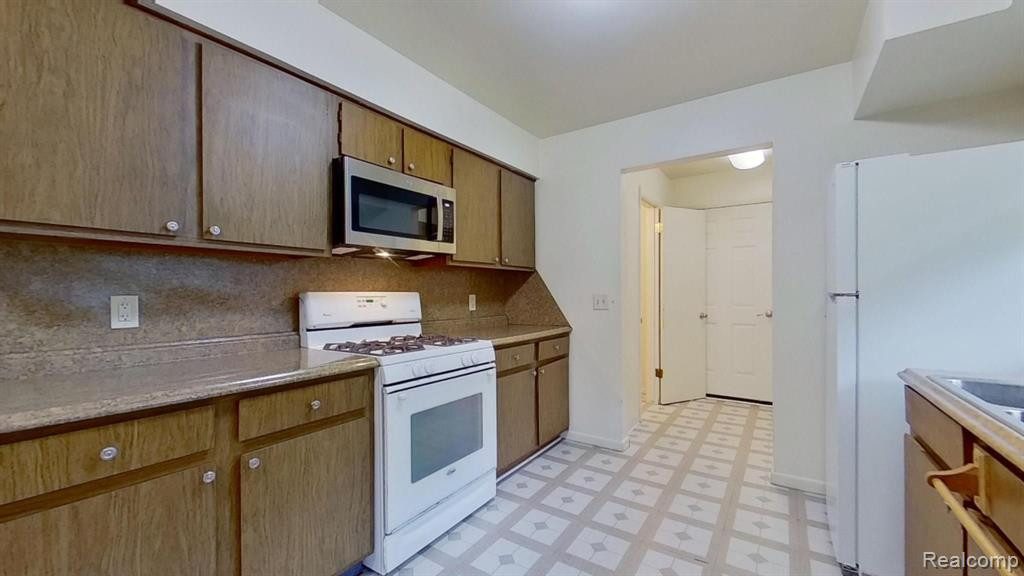 311 VERNAL Avenue, Stockbridge, MI 49285 — Photo 15