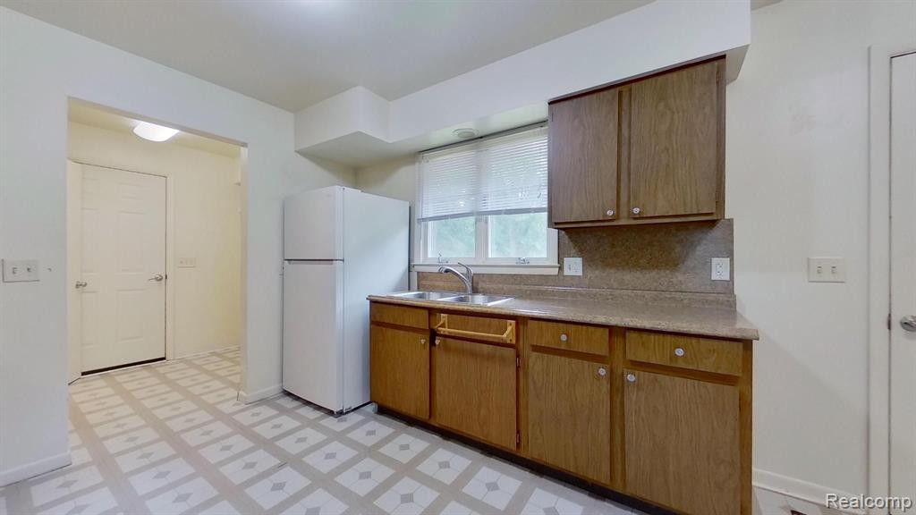 311 VERNAL Avenue, Stockbridge, MI 49285 — Photo 16