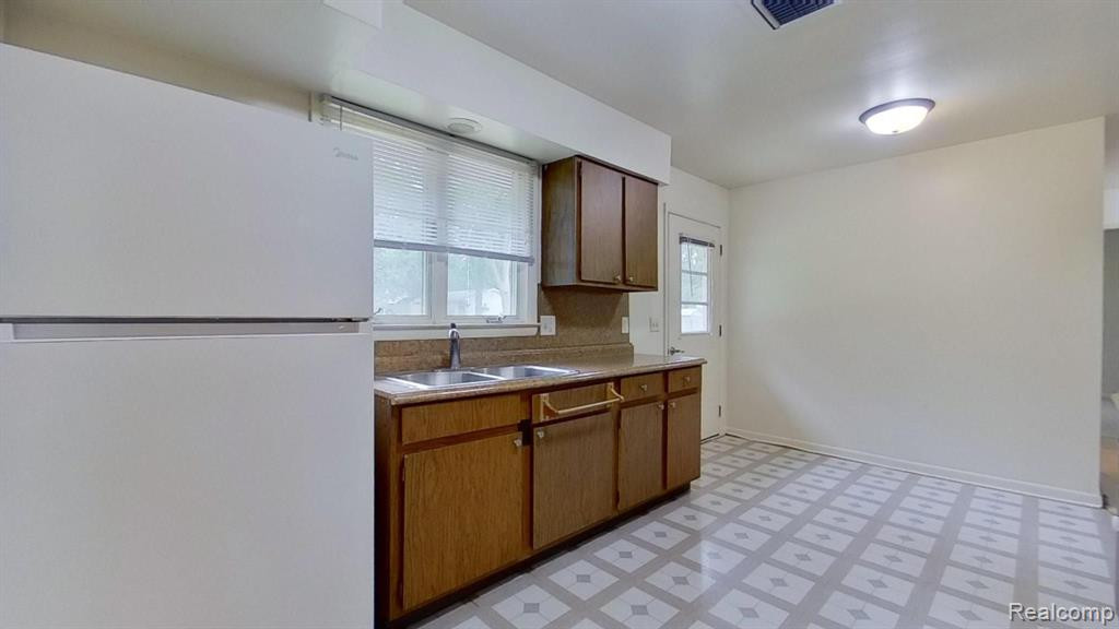311 VERNAL Avenue, Stockbridge, MI 49285 — Photo 17