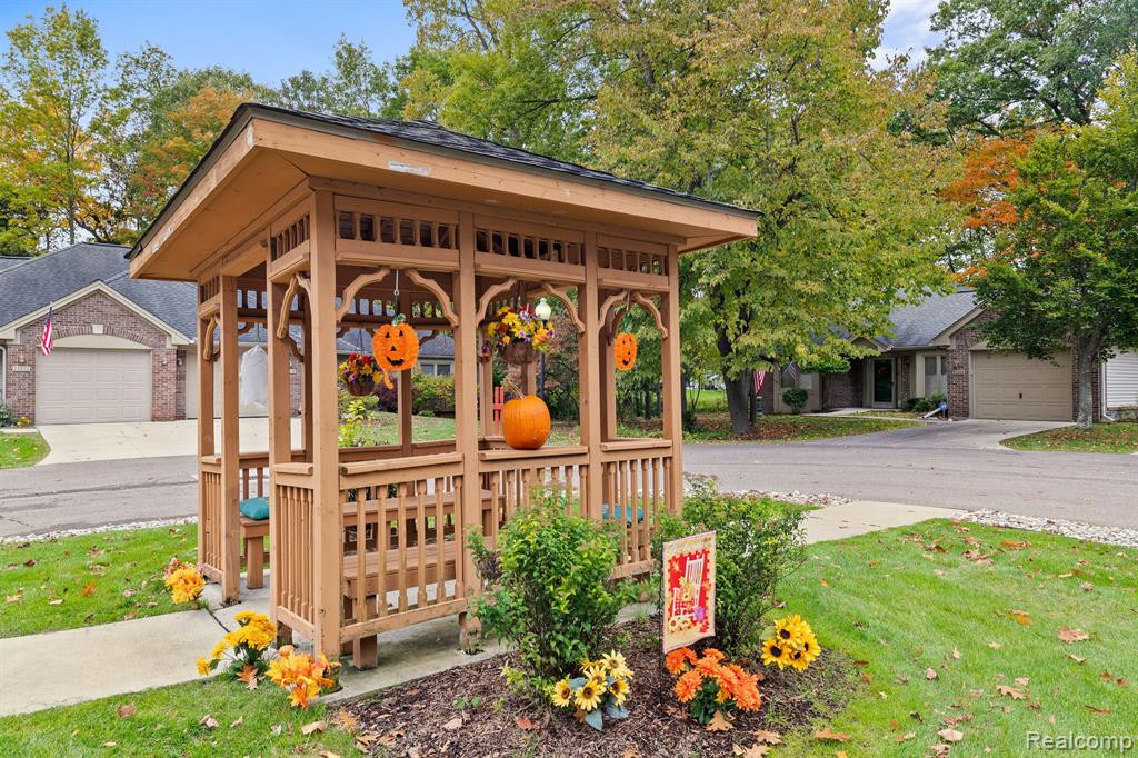 21323 MULBERRY Court, 42, Farmington Hills, MI 48336 — Photo 2