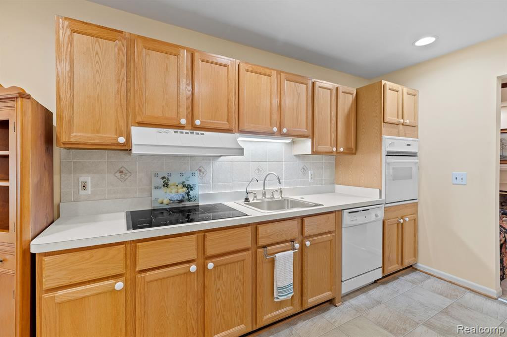 21323 MULBERRY Court, 42, Farmington Hills, MI 48336 — Photo 7