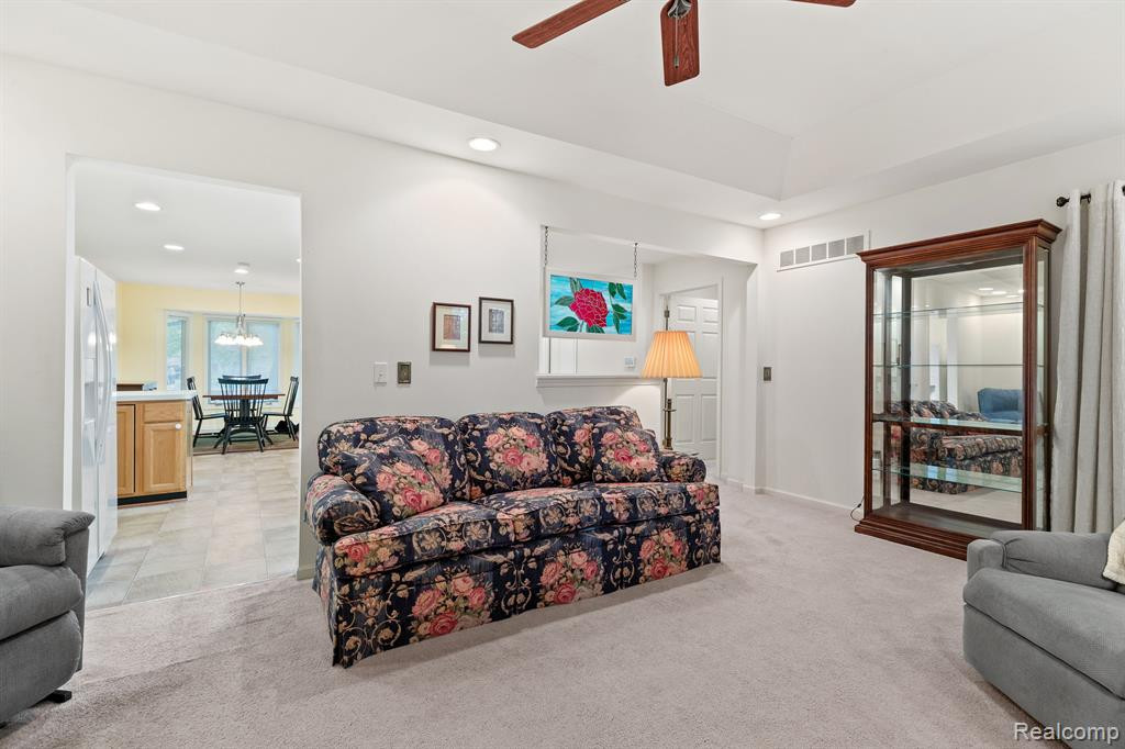 21323 MULBERRY Court, 42, Farmington Hills, MI 48336 — Photo 12