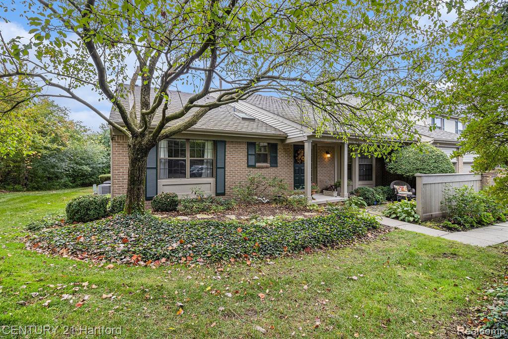 38311 WYNMAR, 89, Farmington Hills, MI 48331 — Photo 2