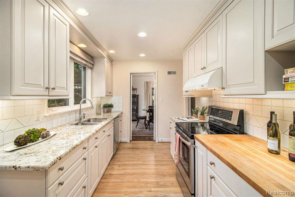 1311 BEECHWOOD Drive, Ann Arbor, MI 48103 — Photo 12
