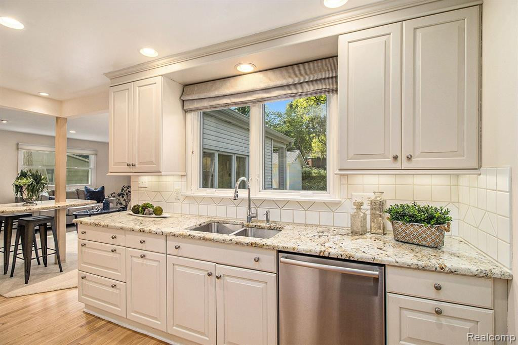 1311 BEECHWOOD Drive, Ann Arbor, MI 48103 — Photo 13